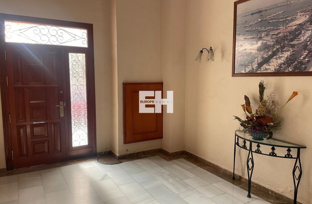 Wiederverkauf - Wohnung - Torrevieja - Centro