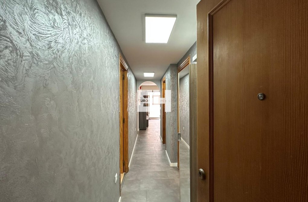 Wiederverkauf - Wohnung - Torrevieja - Centro