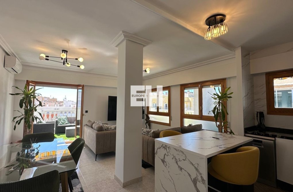 Wiederverkauf - Wohnung - Torrevieja - Centro