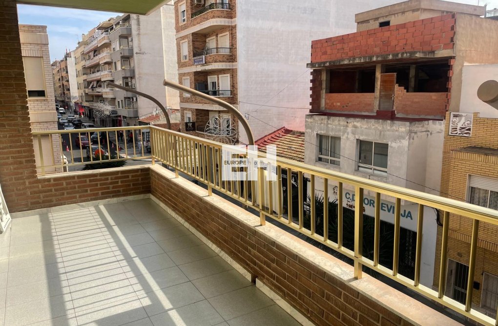 Wiederverkauf - Wohnung - Torrevieja - Centro