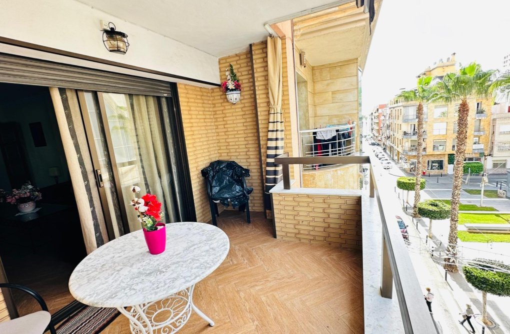 Wiederverkauf - Wohnung - Torrevieja - Centro