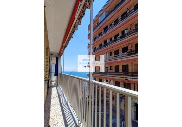 Wohnung - Wiederverkauf - Torrevieja - Playa de los Naúfragos