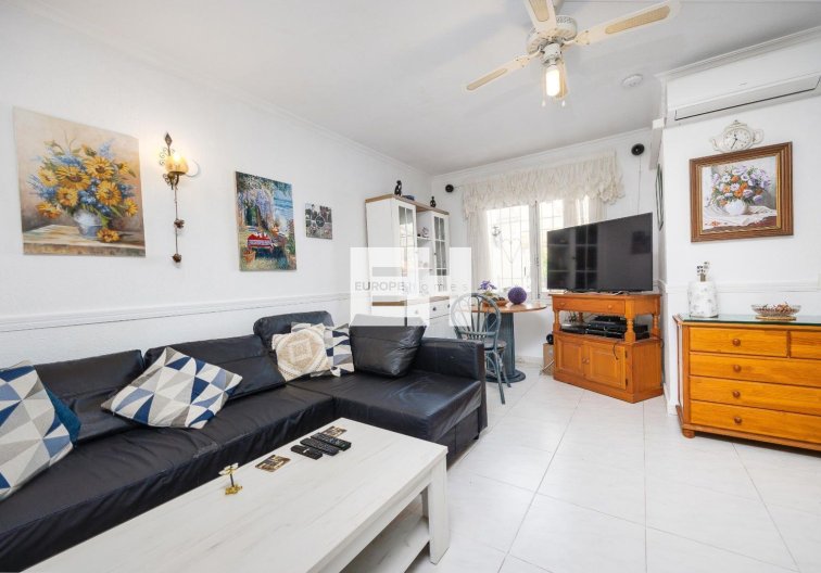 Segunda mano - villa - Torrevieja - Calas Blanca