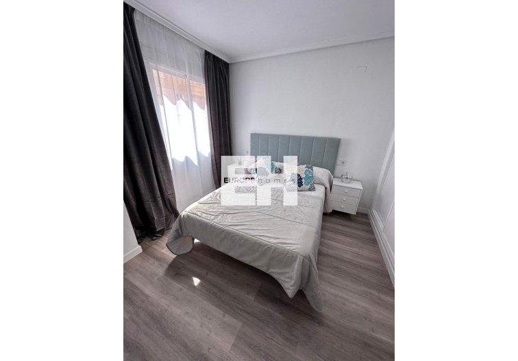 Segunda mano - Apartamento  - Torrevieja - Centro - Muelle Pesquero