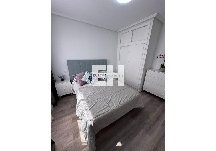 Segunda mano - Apartamento  - Torrevieja - Centro - Muelle Pesquero