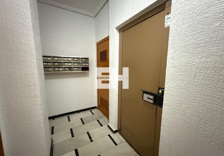 Segunda mano - Apartamento  - Torrevieja - Las Piscinas Naturales