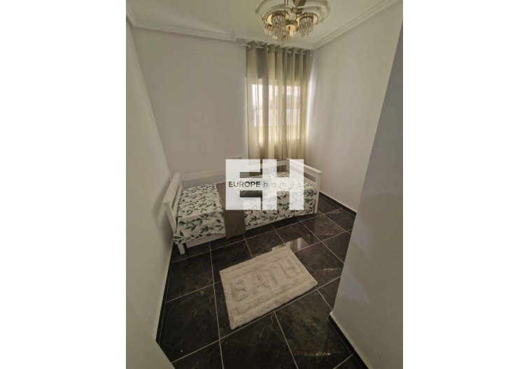 Resale - Apartment - Torrevieja - Centro - Muelle Pesquero