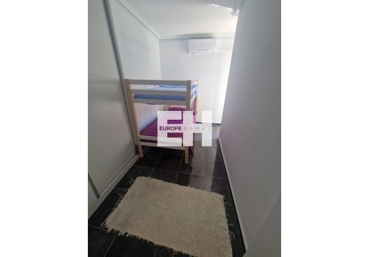 Resale - Apartment - Torrevieja - Centro - Muelle Pesquero