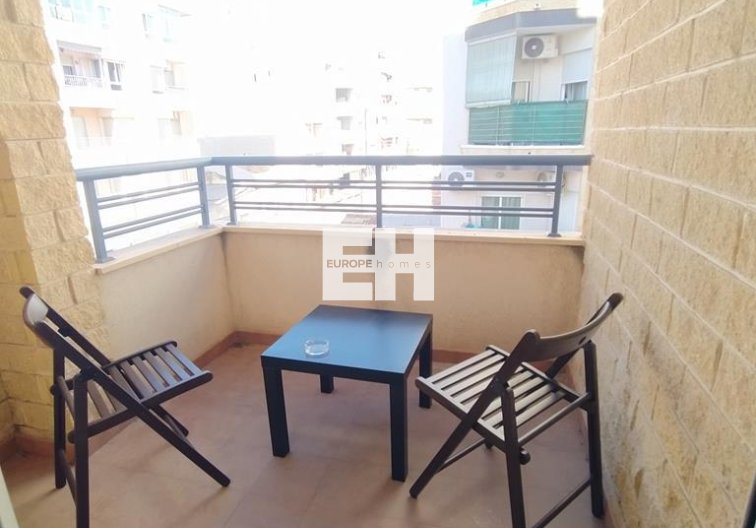Segunda mano - Apartamento  - Torrevieja - CENTRO CASCO URBANO