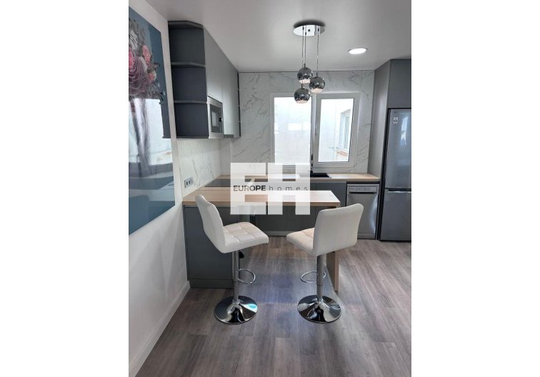 Segunda mano - Apartamento  - Torrevieja - Estacion De Autobuses