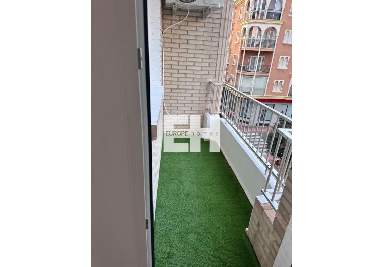 Segunda mano - Apartamento  - Torrevieja - Estacion De Autobuses