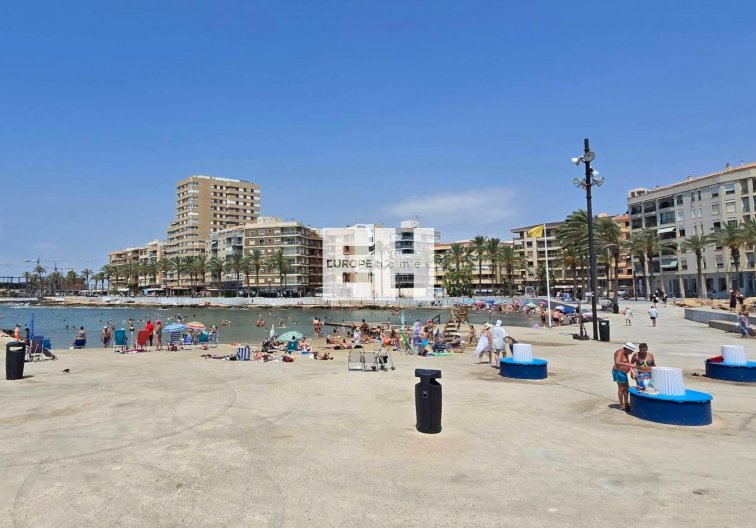 Segunda mano - Apartamento  - Torrevieja - Paseo Maritimo