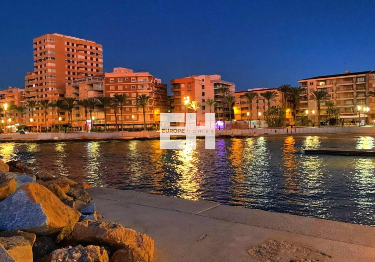 Segunda mano - Apartamento  - Torrevieja - Paseo Maritimo