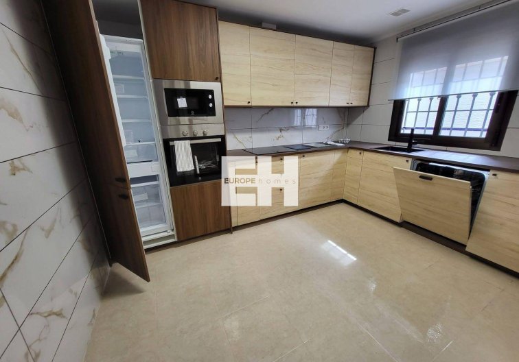 Segunda mano - town house - San Miguel de Salinas - Ciudad De Las Comunicaciones