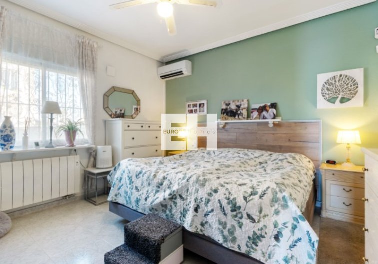 Segunda mano - villa - Torrevieja - Costa Blanca