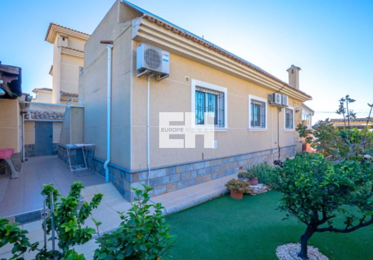 Segunda mano - villa - Torrevieja - Costa Blanca