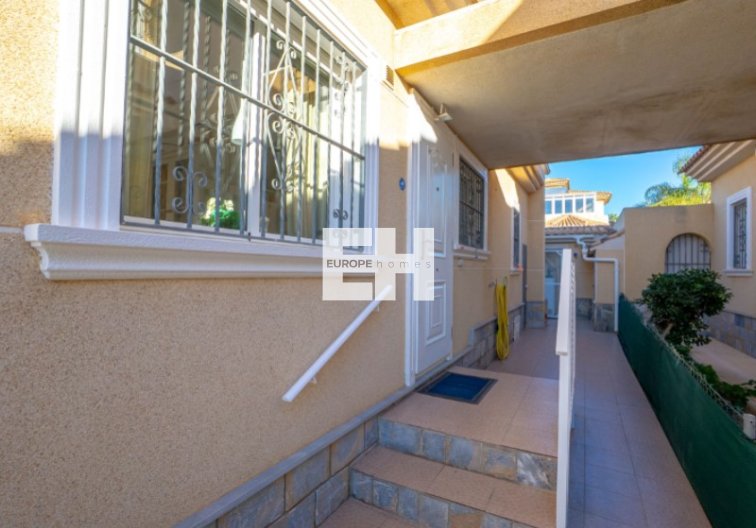 Segunda mano - villa - Torrevieja - Costa Blanca