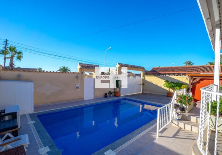 Segunda mano - villa - Torrevieja - Costa Blanca