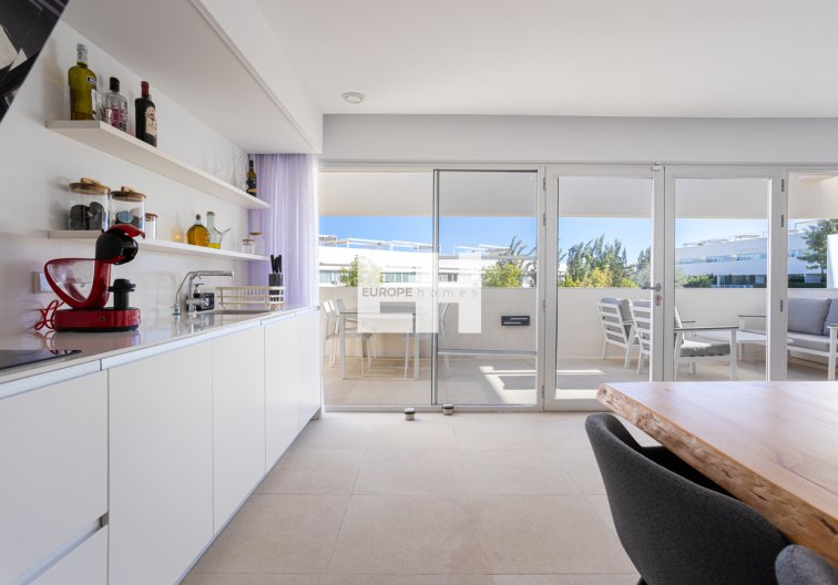 Resale - Apartment Penthouse - Torrevieja - Los Balcones 