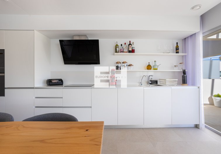 Resale - Apartment Penthouse - Torrevieja - Los Balcones 