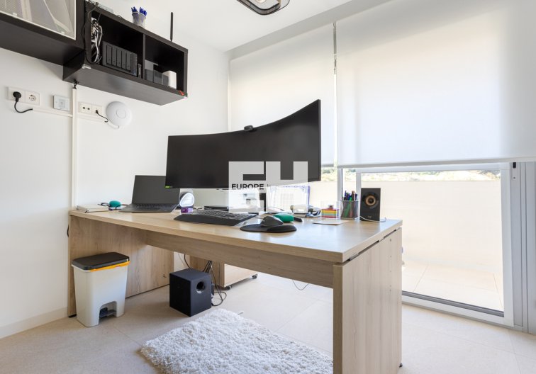 Resale - Apartment Penthouse - Torrevieja - Los Balcones 