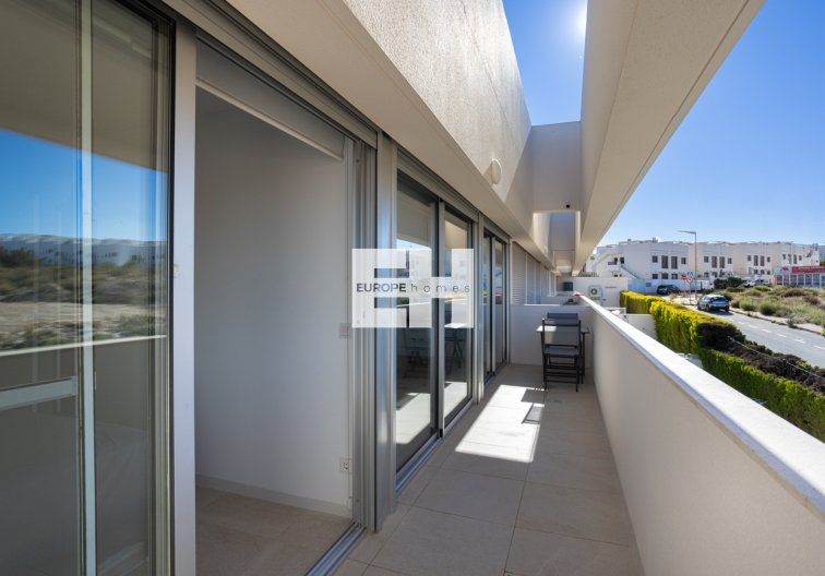 Resale - Apartment Penthouse - Torrevieja - Los Balcones 