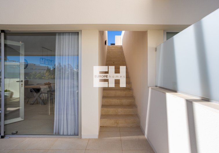 Resale - Apartment Penthouse - Torrevieja - Los Balcones 