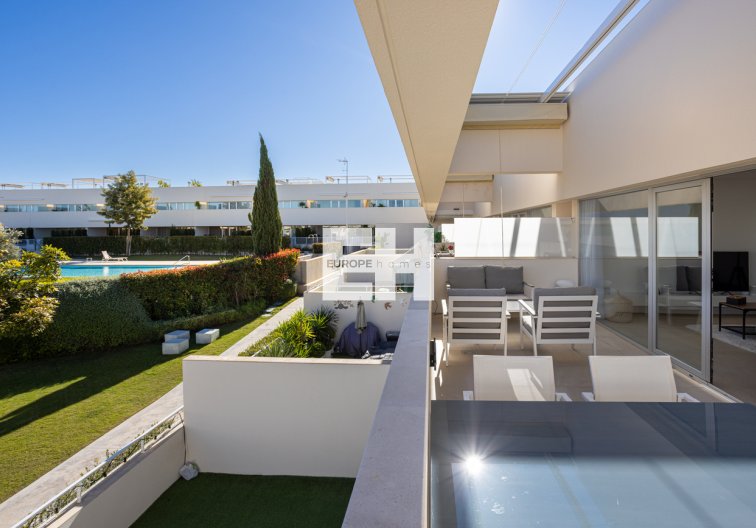 Resale - Apartment Penthouse - Torrevieja - Los Balcones 