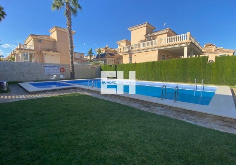 Resale - villa - Orihuela Costa - Costa Blanca