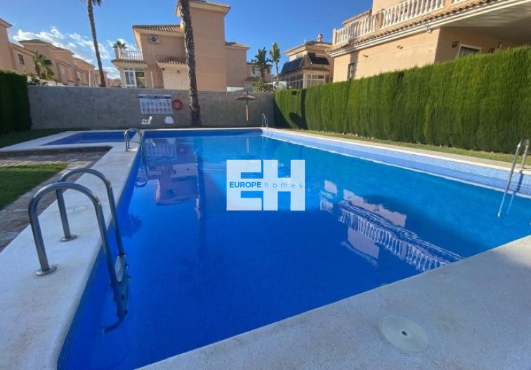 Resale - villa - Orihuela Costa - Costa Blanca