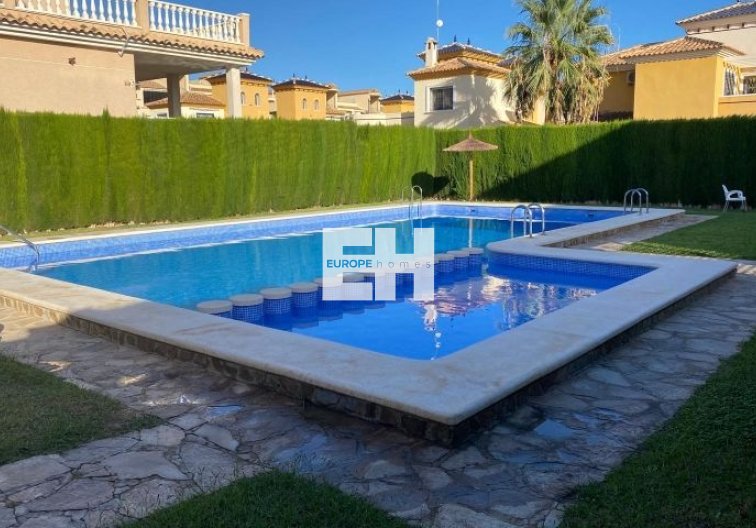 Resale - villa - Orihuela Costa - Costa Blanca