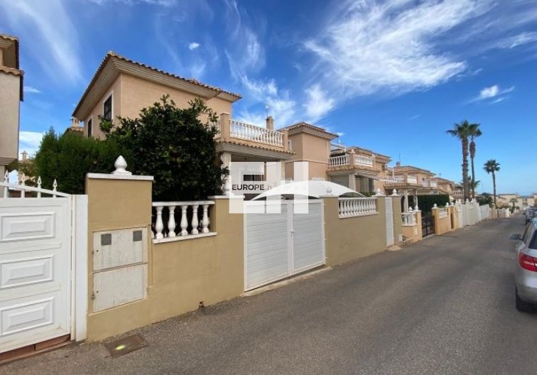 Resale - villa - Orihuela Costa - Costa Blanca