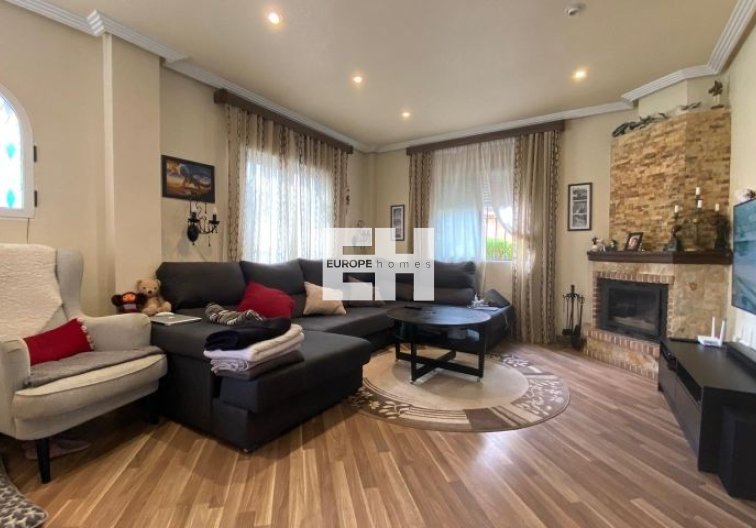 Resale - villa - Orihuela Costa - Costa Blanca