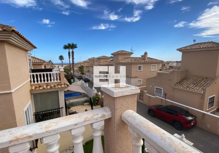 Resale - villa - Orihuela Costa - Costa Blanca