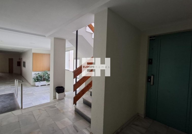 Resale - Apartment - Torrevieja - Acequion