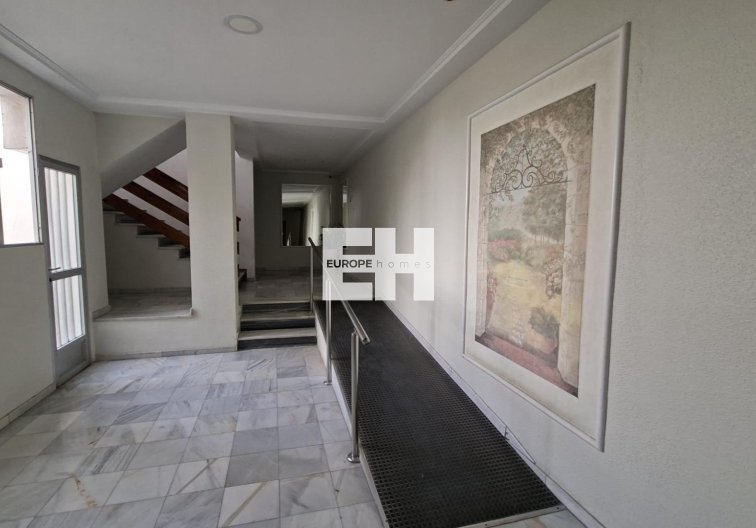 Resale - Apartment - Torrevieja - Acequion