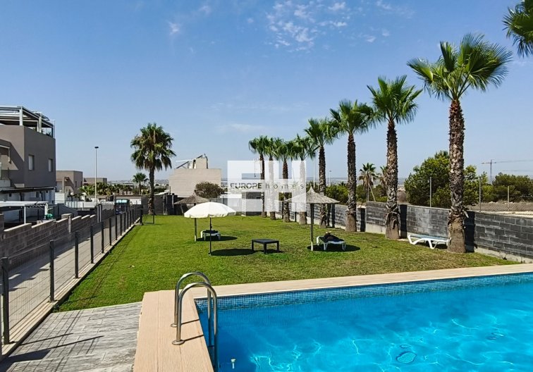 Segunda mano - villa - Torrevieja - Costa Blanca