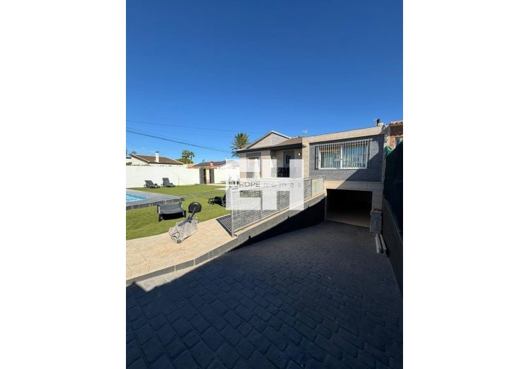 Segunda mano - villa - Torrevieja - Los Balcones - Los Altos Del Edén