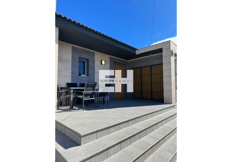 Segunda mano - villa - Torrevieja - Los Balcones - Los Altos Del Edén