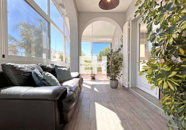 Segunda mano - villa - La Zenia - Costa Blanca