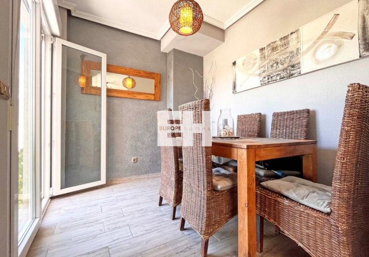 Segunda mano - villa - La Zenia - Costa Blanca