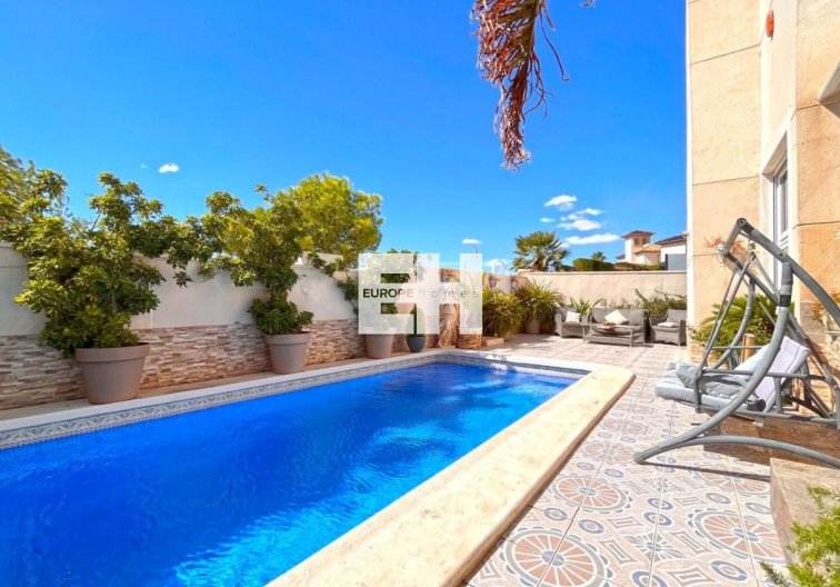 Segunda mano - villa - La Zenia - Costa Blanca