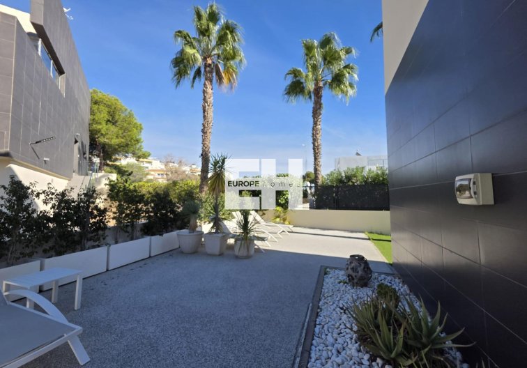 Segunda mano - villa - Orihuela Costa - Villamartín