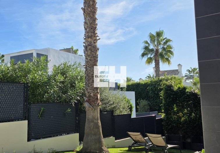 Segunda mano - villa - Orihuela Costa - Villamartín