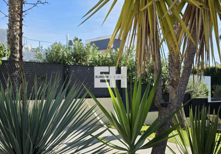 Segunda mano - villa - Orihuela Costa - Villamartín