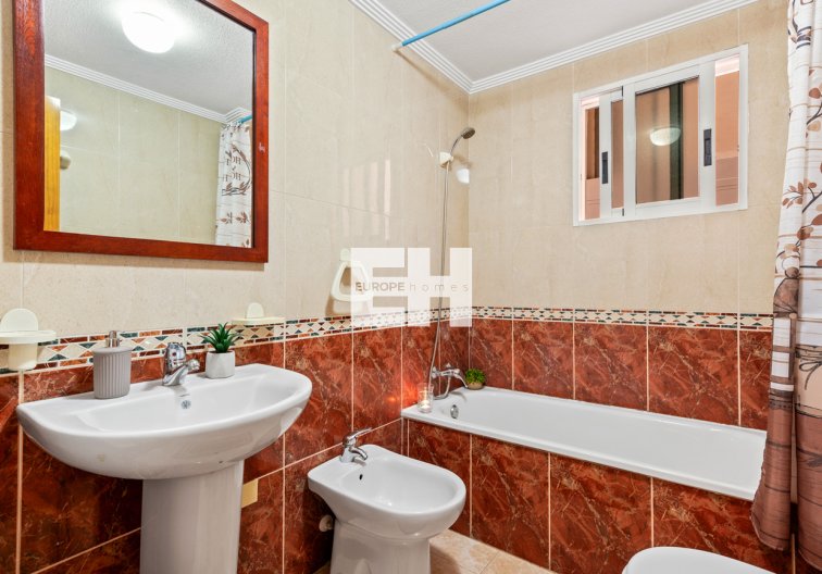 Segunda mano - Apartamento  - Torrevieja - Parque De Las Naciones