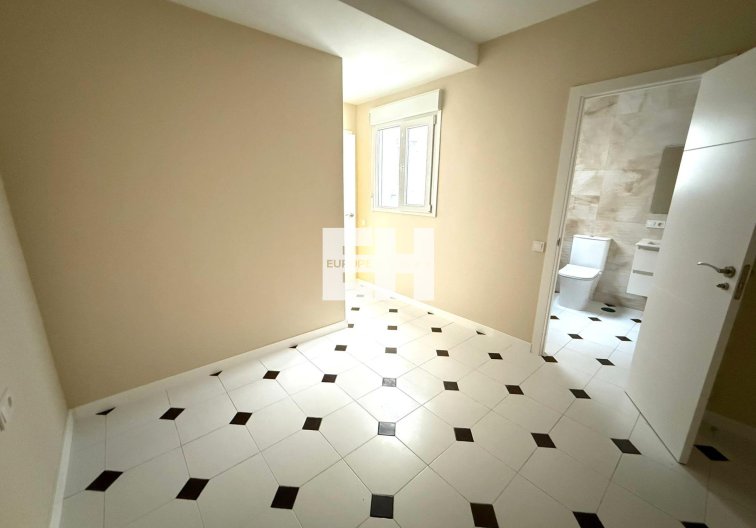 Segunda mano - Apartamento  - Torrevieja - Centro