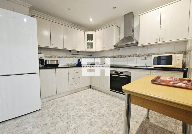 Segunda mano - Apartamento  - Torrevieja - Estacion De Autobuses