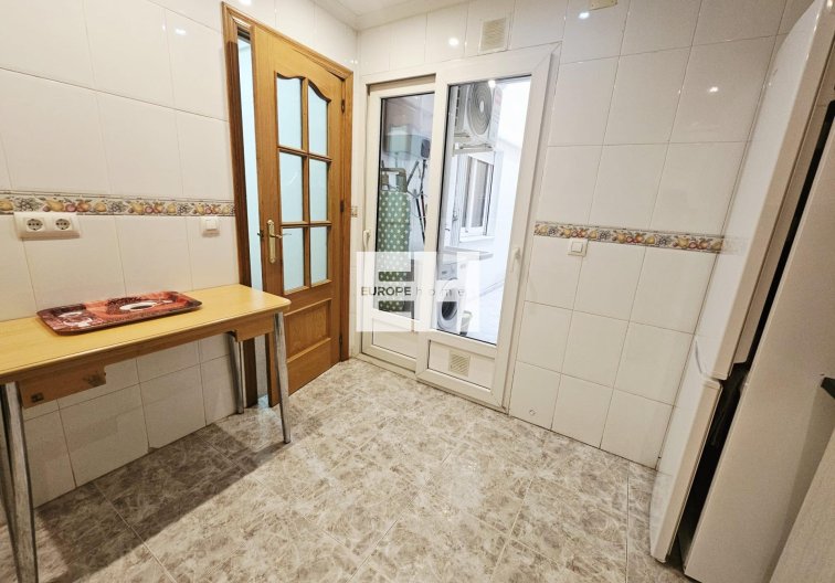 Segunda mano - Apartamento  - Torrevieja - Estacion De Autobuses