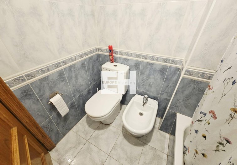 Segunda mano - Apartamento  - Torrevieja - Estacion De Autobuses